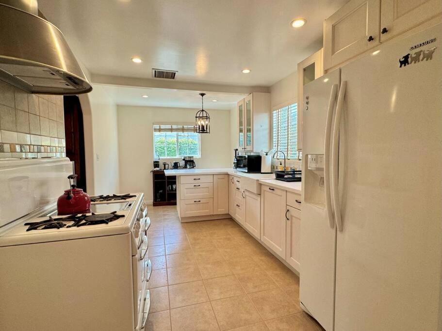 Prime West Angeles 4 Bedroom 2 Bathroom House Holiday home *