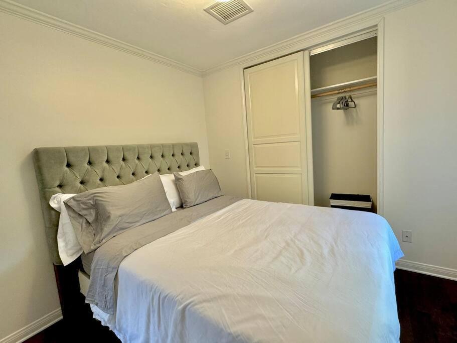 Prime West Angeles 4 Bedroom 2 Bathroom House * Los Angeles