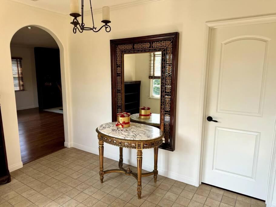 Prime West Angeles 4 Bedroom 2 Bathroom House *