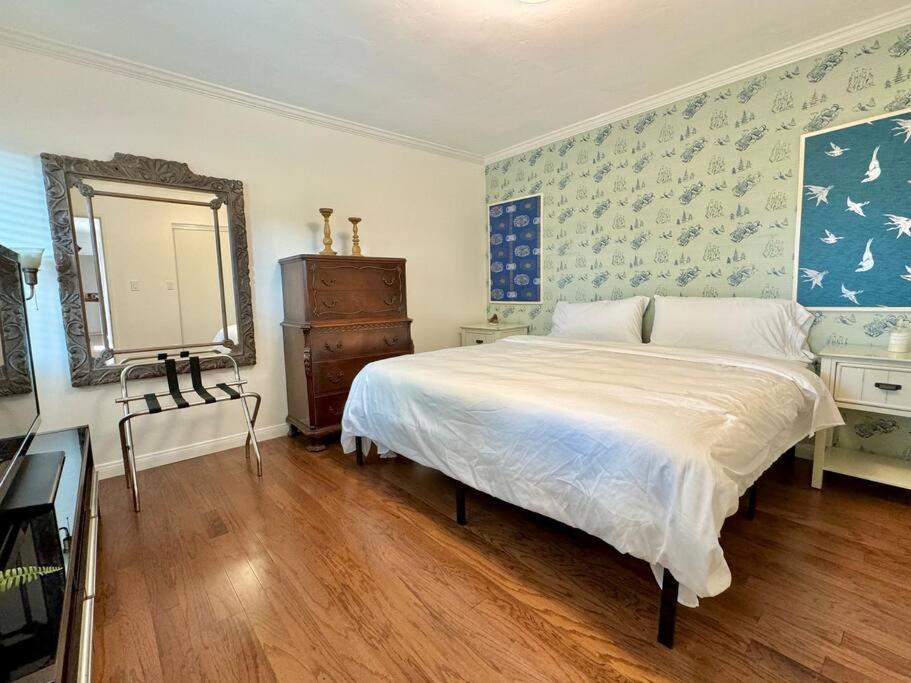 Prime West Angeles 4 Bedroom 2 Bathroom House Holiday home *