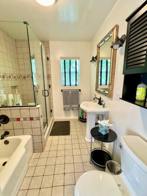 Prime West Angeles 4 Bedroom 2 Bathroom House Holiday home *