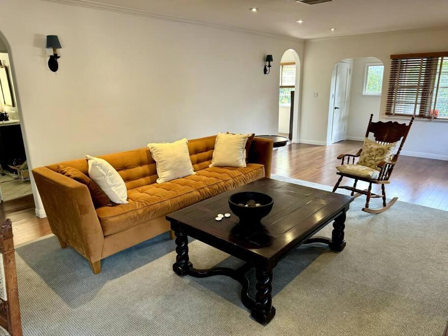 Prime West Angeles 4 Bedroom 2 Bathroom House Los Angeles