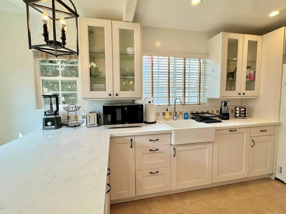 Prime West Angeles 4 Bedroom 2 Bathroom House * Los Angeles