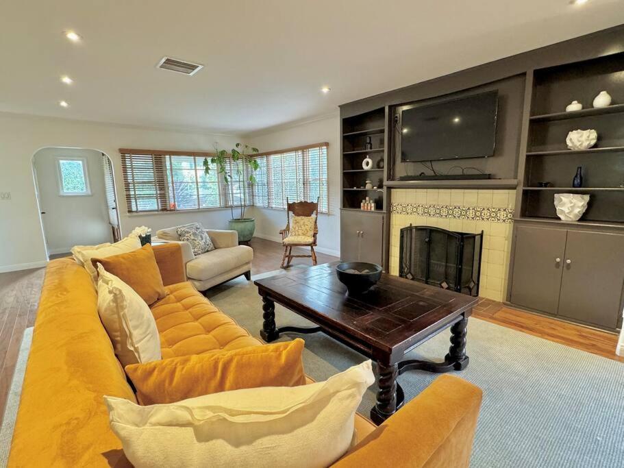 Prime West Angeles 4 Bedroom 2 Bathroom House Holiday home
